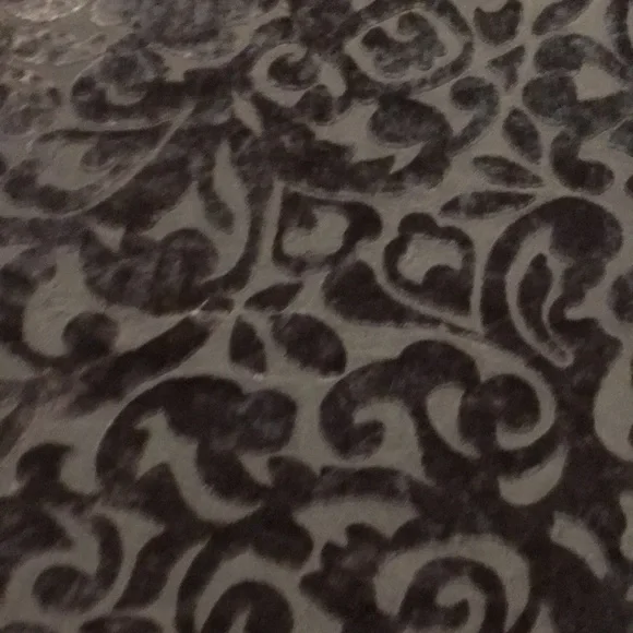 100% silk Sage throw. So soft and cozy! - Picture 2 of 5